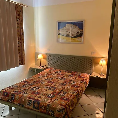 Panoramic Sea-views Sunsets, 7 Min Walk To Beach, Apartment, Terrace Apartment Isola Rossa
